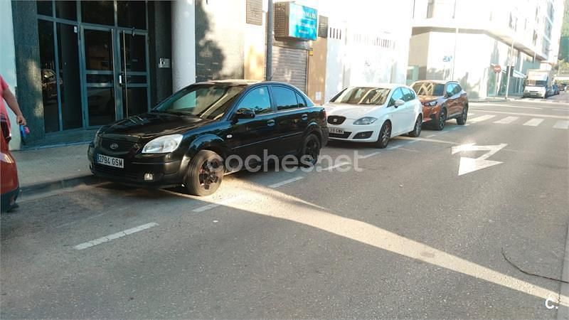 Usado Kia Rio 110 CV (80 kW) 2009 Negro Berlina