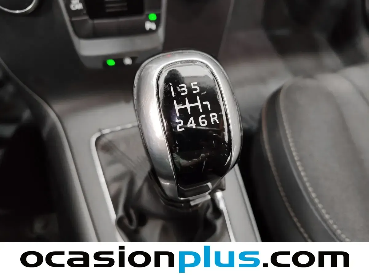 Usado Volvo V40 CC Momentum 120 CV (88 kW) 2018 Familiar