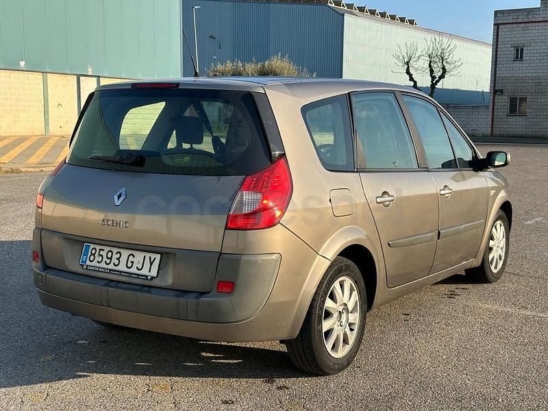 Usado Renault Scénic II Dynamique 105 CV (77 kW) 2008 Beige Monovolumen