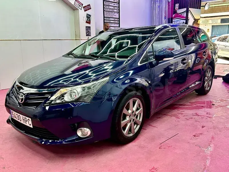 Usado Toyota Avensis Advance 124 CV (91 kW) 2013 Azul Familiar