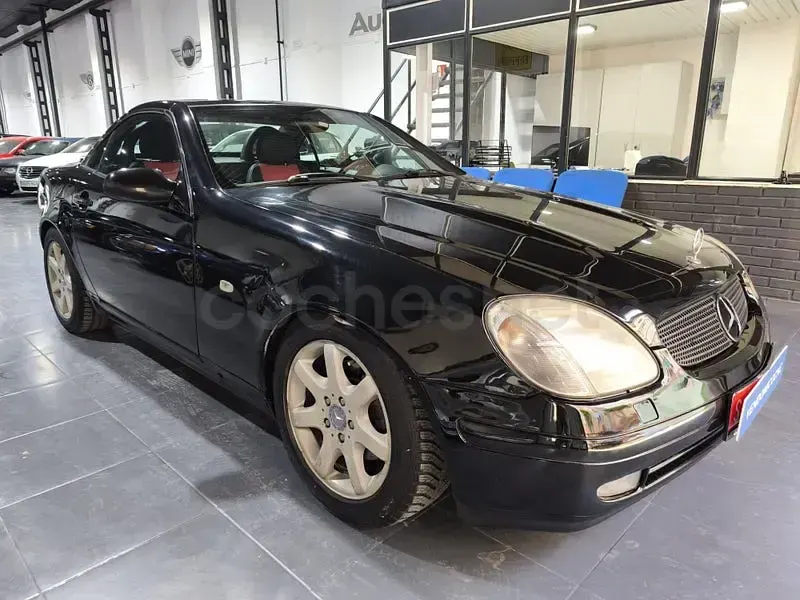 Usado Mercedes SLK200 136 CV (100 kW) 1996 Negro Descapotable