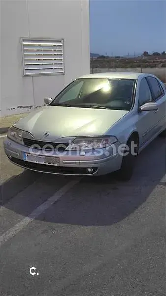 Usado Renault Laguna II Authentique 100 CV (73 kW) 2003 Gris / plata Berlina