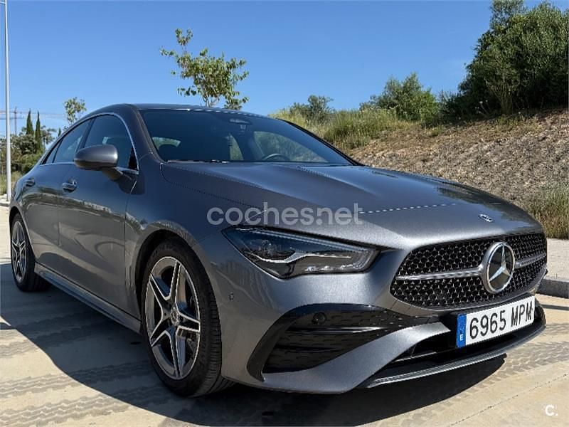 Usado Mercedes CLA200 163 CV (119 kW) 2024 Gris / plata Berlina