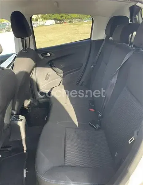 Usado Peugeot 208 Style 82 CV (60 kW) 2018 Gris / plata Utilitario