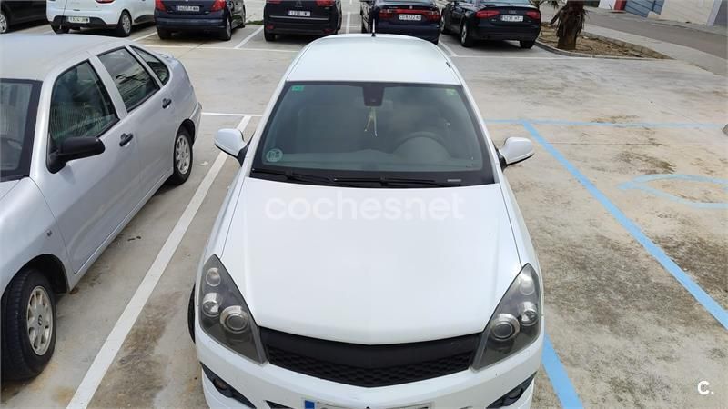 Blanco Usado 2010 Opel Astra GTC Sport Berlina | 4600 € (Buen precio) - Imagen 1/4