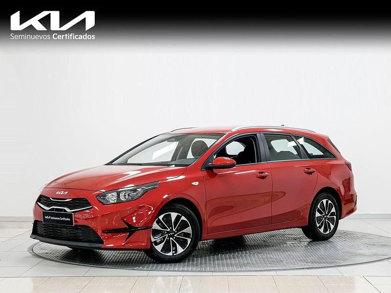 Rojo Usado 2025 Kia Ceed Utilitario | 19.900 € (Precio justo) - Imagen 1/4