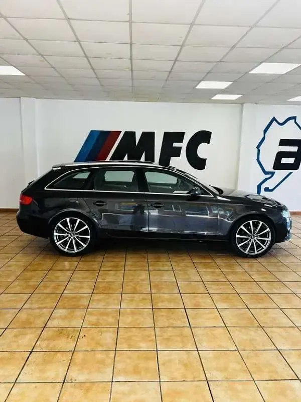 Usado Audi A4 143 CV (105 kW) 2009 Gris Familiar