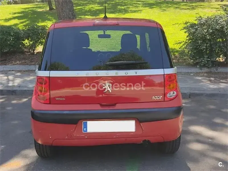 Usado Peugeot 1007 75 CV (55 kW) 2007 Rojo Monovolumen