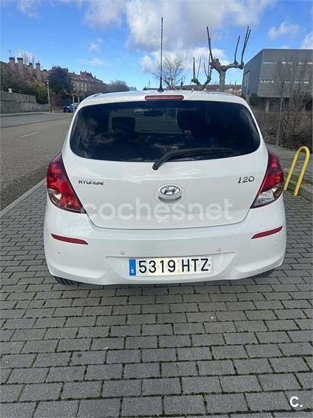 Usado Hyundai i20 85 CV (62 kW) 2013 Blanco Utilitario