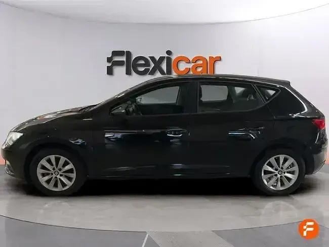 Usado Seat Leon Style 110 CV (80 kW) 2018 Negro