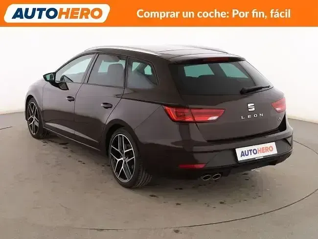 Usado Seat Leon FR 190 CV (139 kW) 2019 Morado Familiar