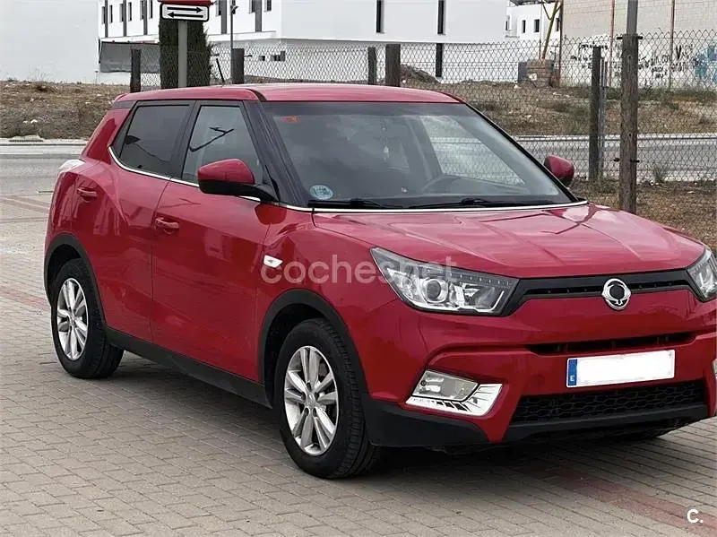 Usado SsangYong Tivoli Limited 115 CV (84 kW) 2017 Rojo SUV
