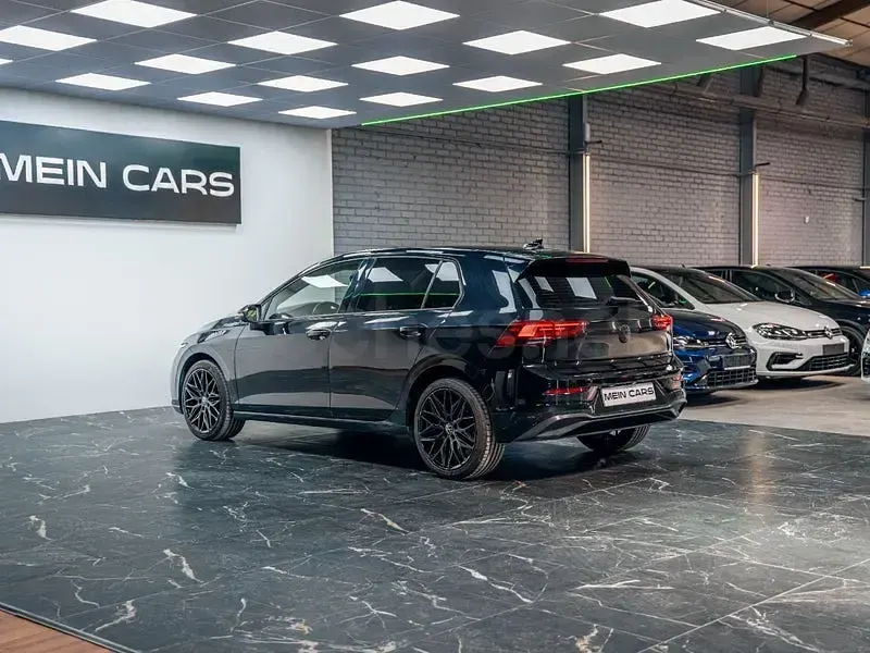 Usado VW Golf VIII Life 110 CV (80 kW) 2023 Negro Berlina