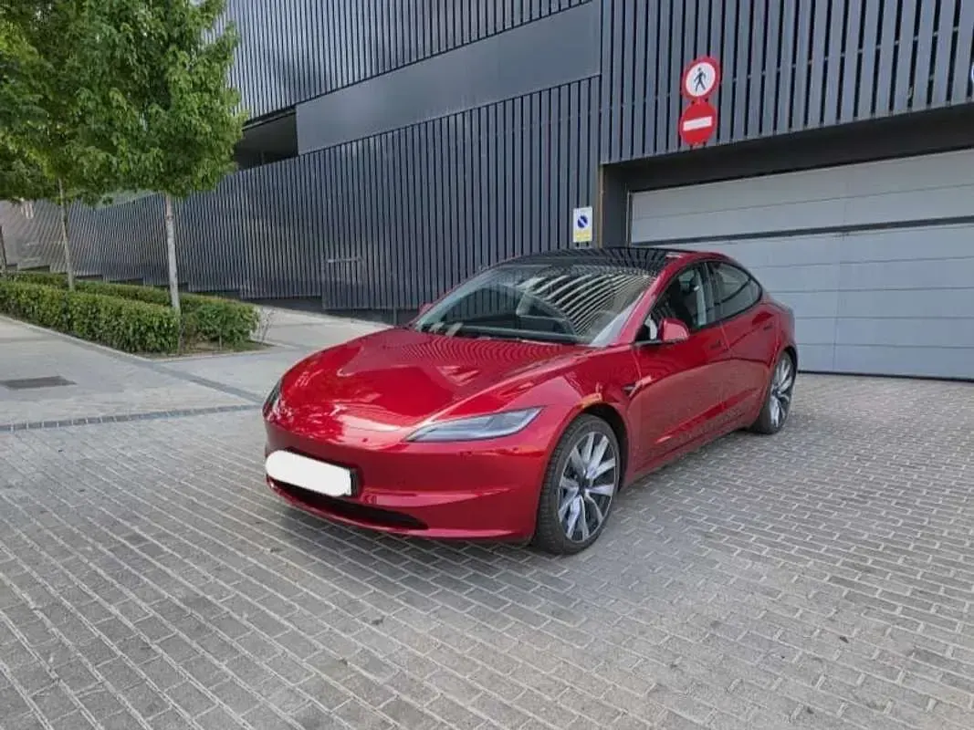 Usado Tesla Model 3 RWD 208 kW (283 CV) 2023 Rojo Berlina