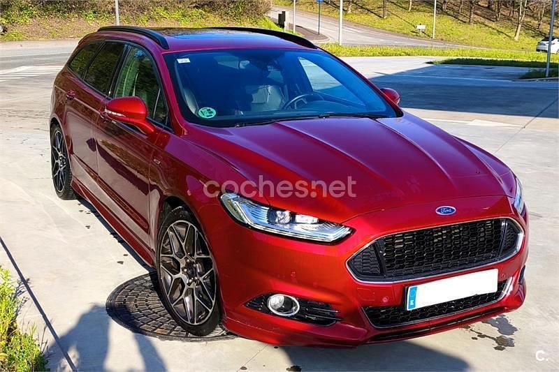Usado Ford Mondeo ST-Line 165 CV (121 kW) 2018 Granate Familiar