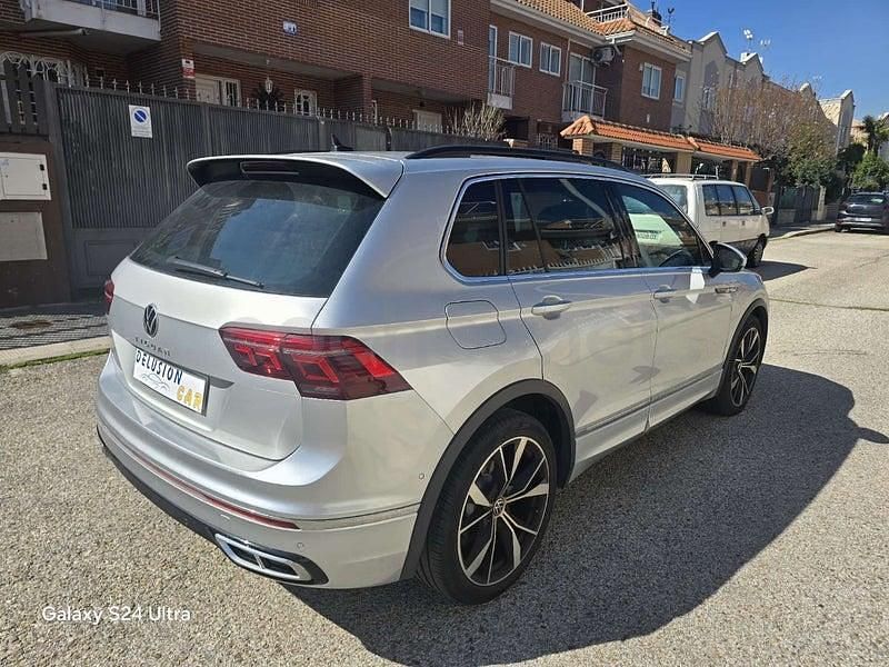 Usado VW Tiguan R-line 150 CV (110 kW) 2022 Gris / plata SUV