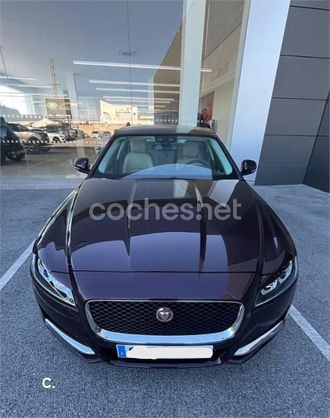 Usado Jaguar XF Prestige 180 CV (132 kW) 2019 Granate Berlina