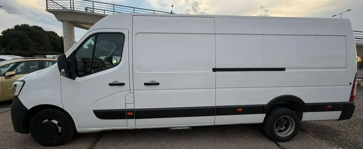 Usado Renault Master 145 CV (106 kW) 2021 Blanco Monovolumen