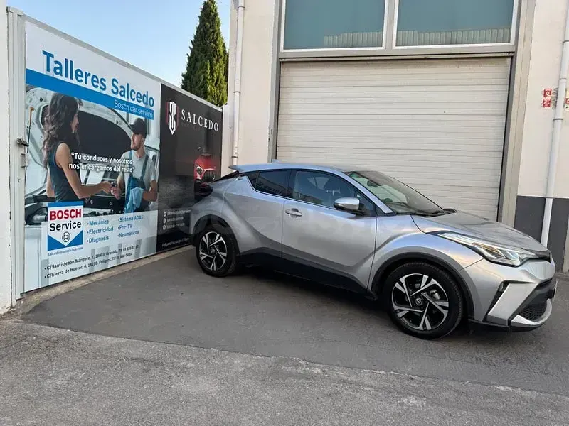 Usado Toyota C-HR Advance 122 CV (89 kW) 2022 Gris / plata SUV