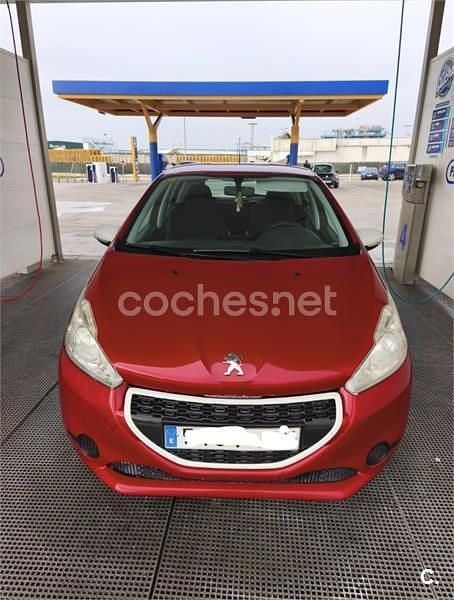 Usado Peugeot 208 Access 68 CV (50 kW) 2014 Rojo Utilitario