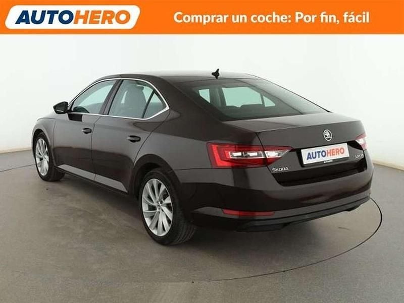 Usado Skoda Superb Style 150 HP (110 kW) 2015 Preto Sedan