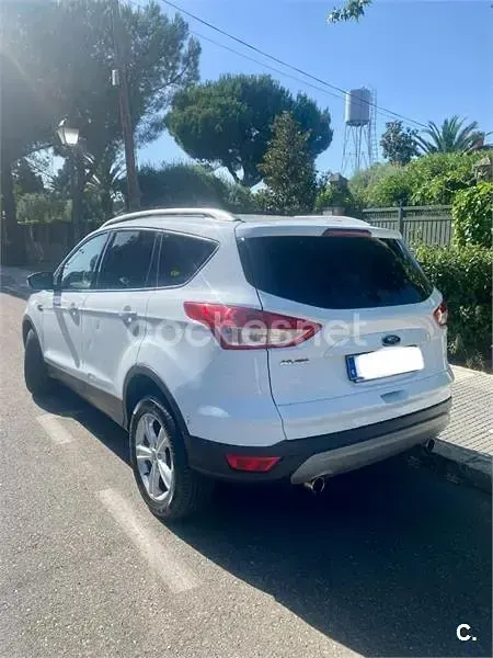 Usado Ford Kuga Trend 140 CV (102 kW) 2014 Blanco SUV