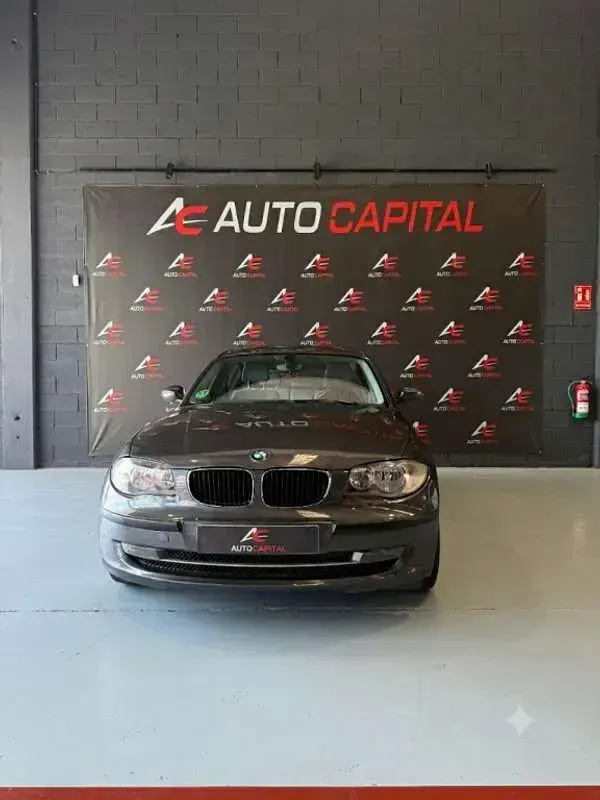 Usado BMW 116 116 CV (85 kW) 2007 Gris Utilitario