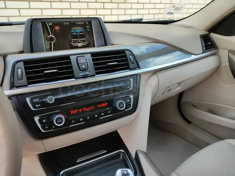 Usado BMW 320 Comfort Edition 184 CV (135 kW) 2013 Gris / plata Familiar