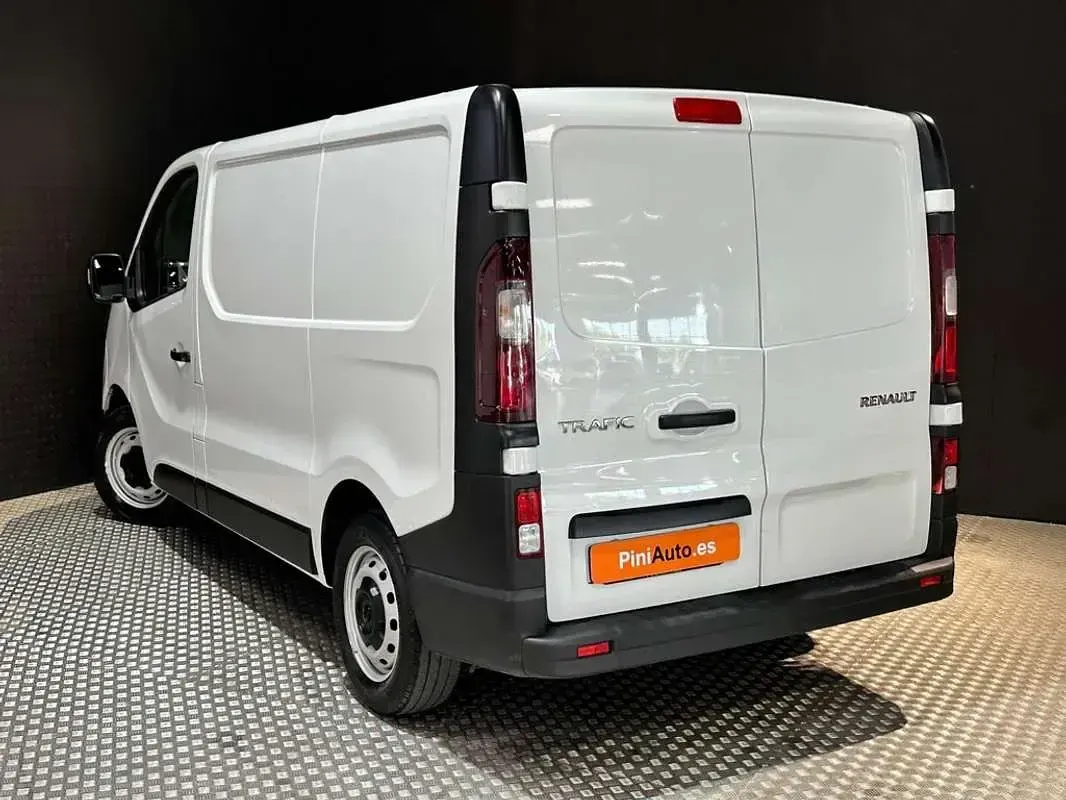 Usado Renault Trafic 131 CV (96 kW) 2023 Blanco Monovolumen