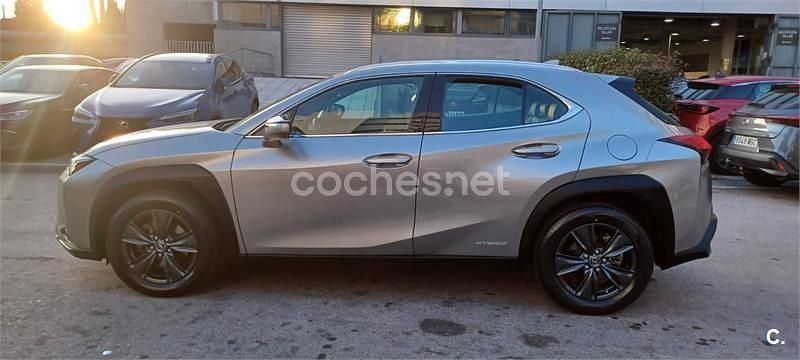 Usado Lexus UX Business Edition 184 CV (135 kW) 2020 Gris / plata SUV