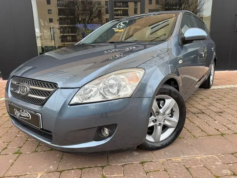 Usado Kia Ceed 90 CV (66 kW) 2007 Azul Utilitario