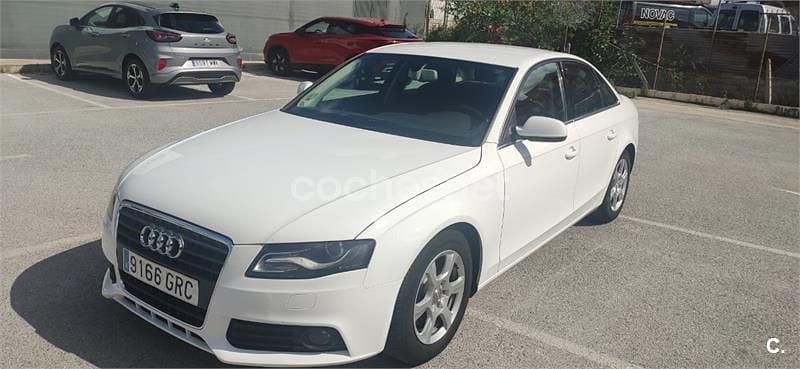 Usado Audi A4 136 HP (100 kW) 2009 Branco Sedan