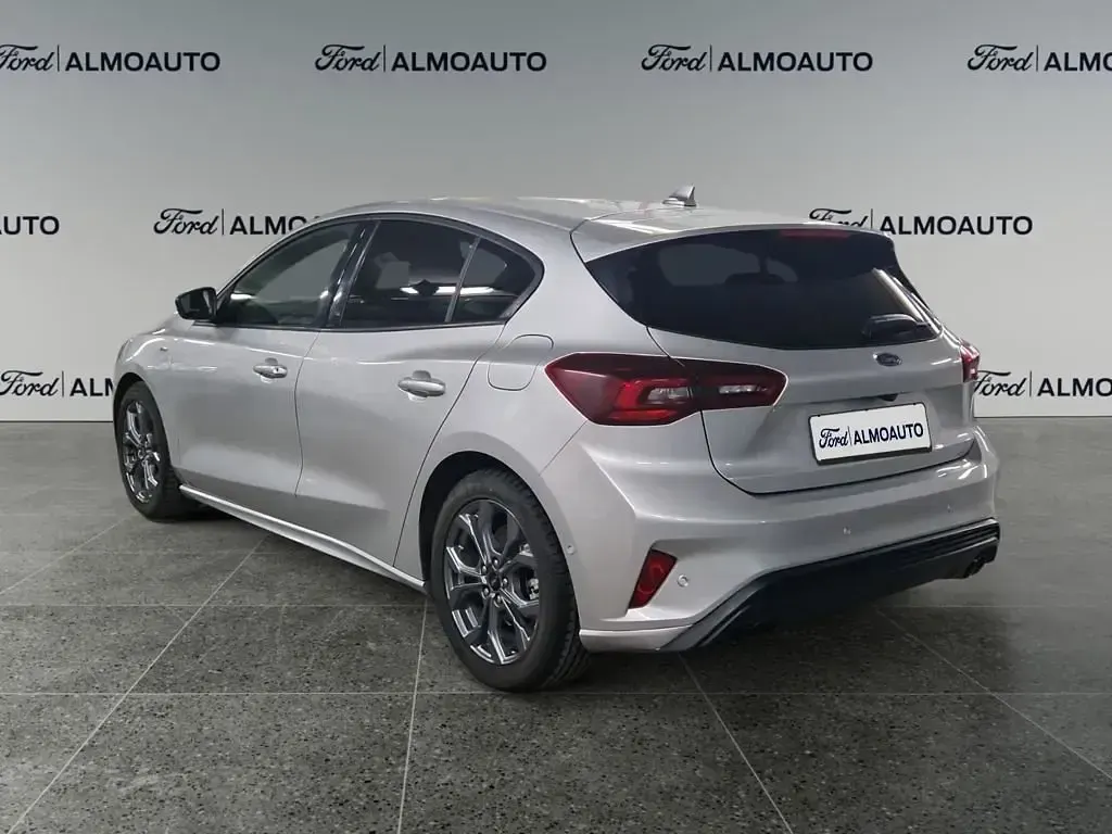 Usado Ford Focus ST-Line 155 CV (114 kW) 2024 Plata perla (metalizado) Berlina