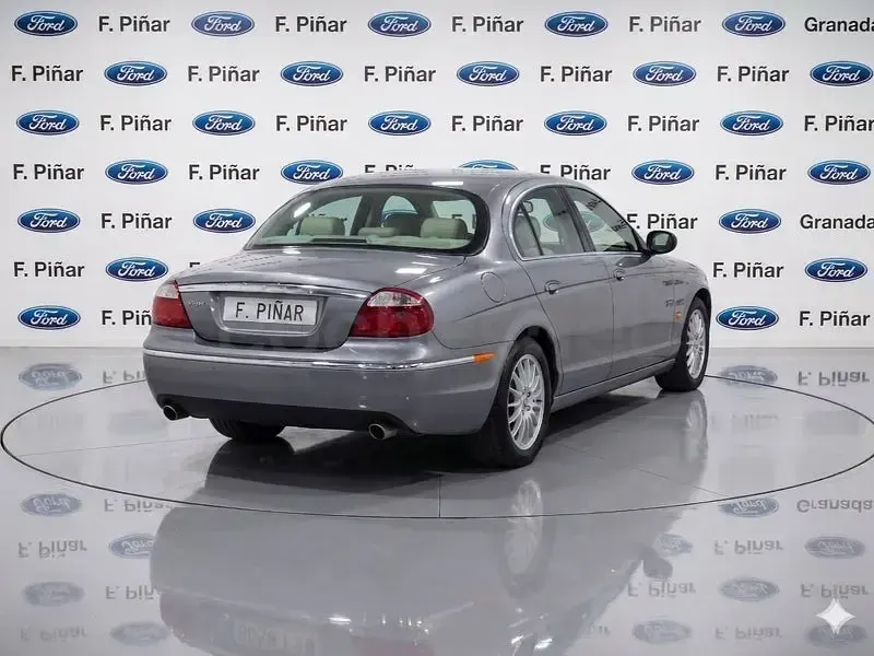 Usado Jaguar S-Type Executive 207 CV (152 kW) 2007 Gris / plata Berlina