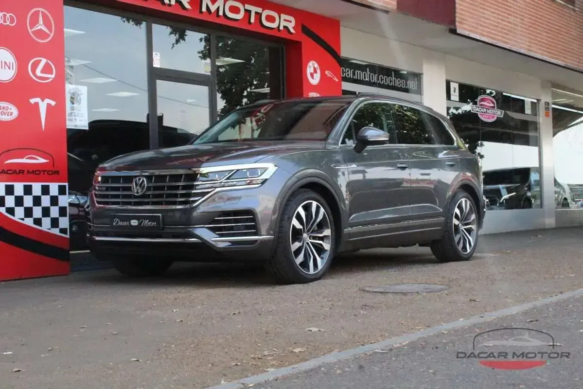 Usado VW Touareg Atmosphere 421 CV (309 kW) 2020 Gris SUV