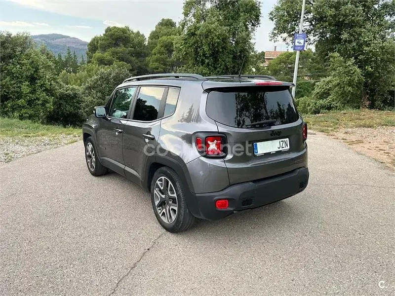 Usado Jeep Renegade Night Eagle 120 CV (88 kW) 2017 Gris / plata SUV