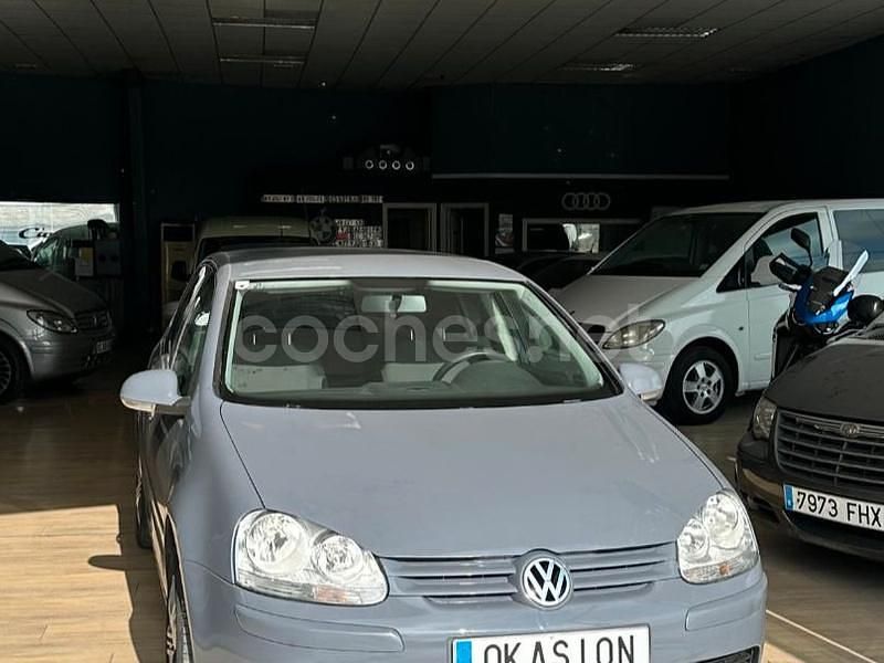 Gris / plata Usado 2007 VW Golf V Highline Berlina | 4999 € (Precio justo) - Imagen 1/4