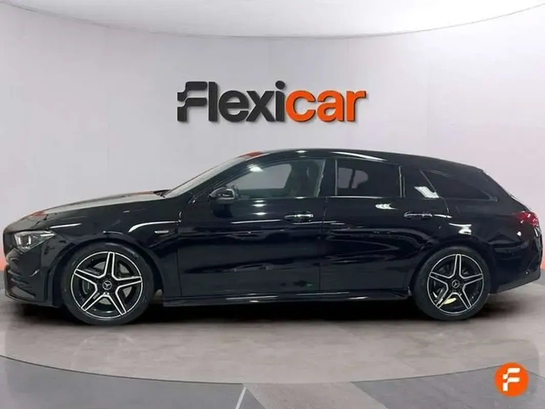 Usado Mercedes CLA200 Shooting Brake 150 CV (110 kW) 2021 Negro Familiar