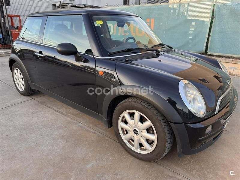 Usado Mini ONE 90 CV (66 kW) 2004 Negro Utilitario