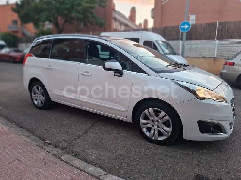 Blanco Usado 2016 Peugeot 5008 Active Monovolumen | 6500 € (Buen precio) - Imagen 1/4