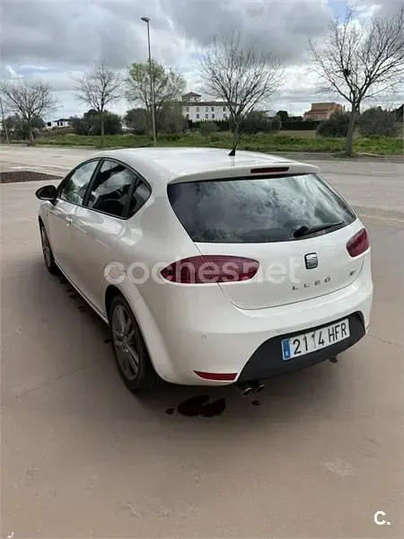 Usado Seat Leon FR 140 CV (102 kW) 2011 Blanco Utilitario