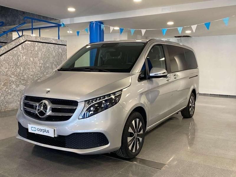 Usado Mercedes V250 Avantgarde 190 CV (139 kW) 2023 Plateado Monovolumen