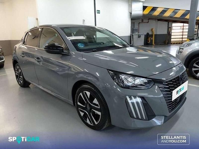 Usado Peugeot 208 Allure 101 CV (74 kW) 2025 Gris Utilitario