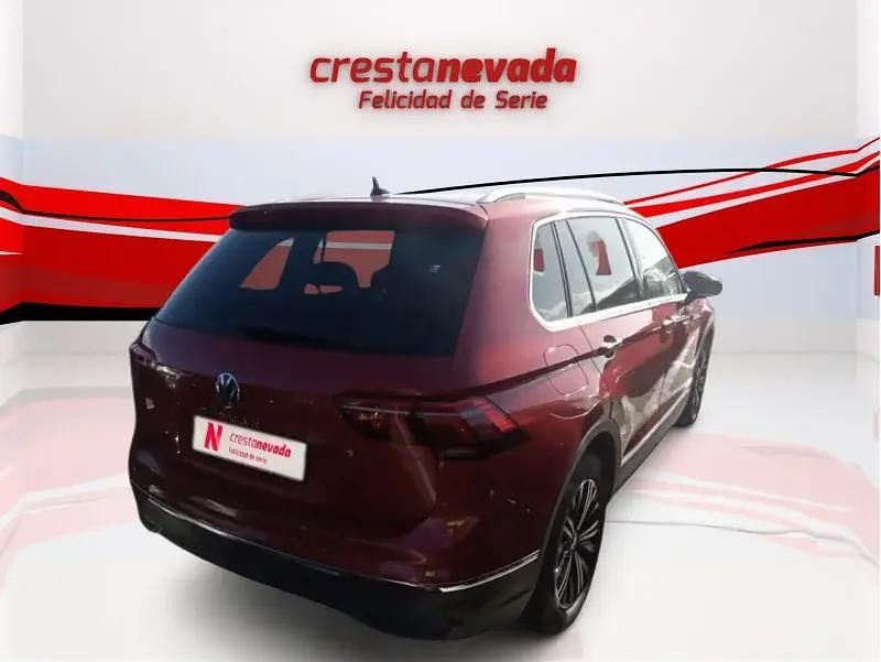 Usado VW Tiguan Life 150 CV (110 kW) 2021 Rojo SUV