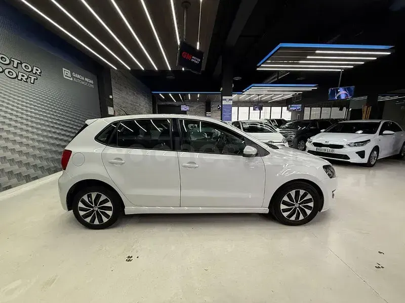 Usado VW Polo Edition 75 CV (55 kW) 2015 Blanco Berlina