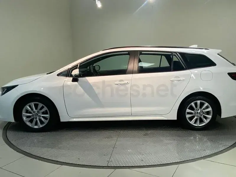 Usado Toyota Corolla Active 140 CV (102 kW) 2025 Blanco Familiar