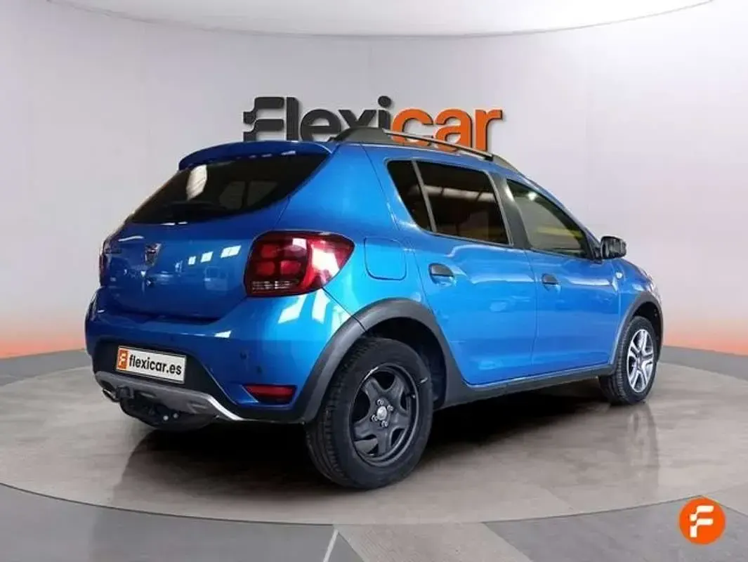 Usado Dacia Sandero Comfort 95 CV (69 kW) 2019 Azul Berlina