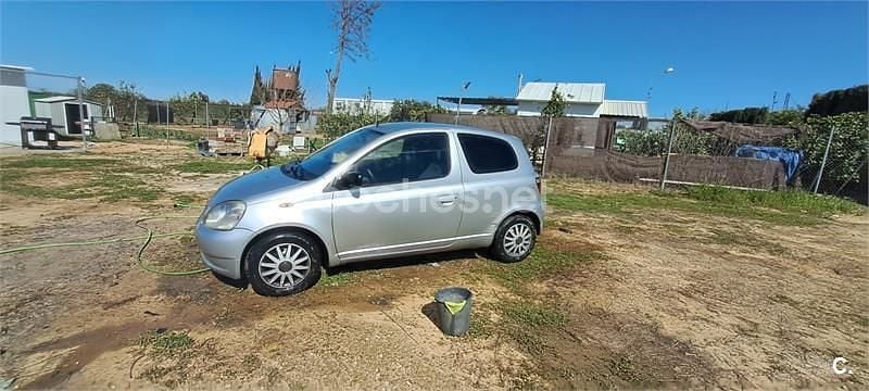 Usado Toyota Yaris 68 CV (50 kW) 2003 Gris / plata Berlina