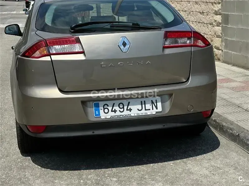 Usado Renault Laguna LIMITED 130 CV (95 kW) 2016 Beige Berlina