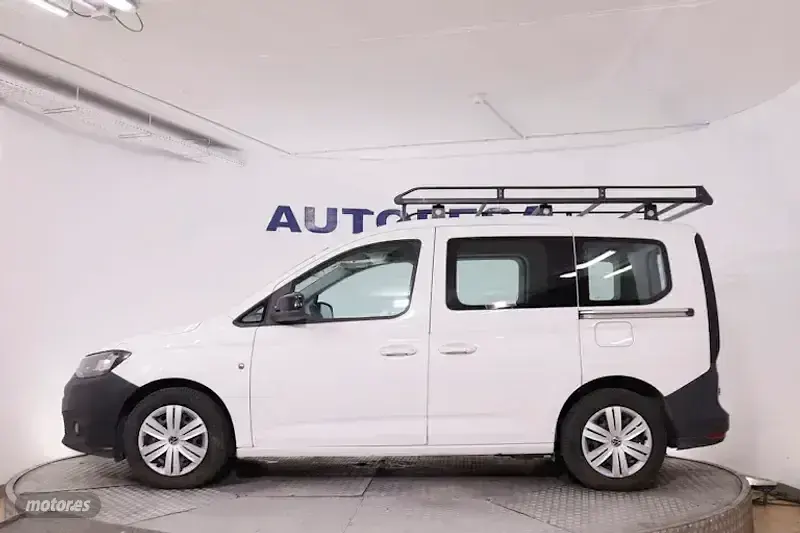 Usado VW Caddy 122 CV (89 kW) 2021 Blanco Monovolumen